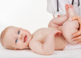 Baby beim Arzt